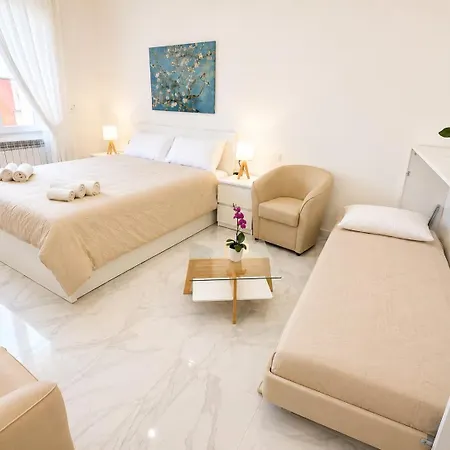 Center Luxury